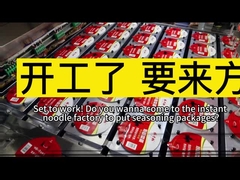 ヤン・チャン・グイの即食ヌードルの梱包工房