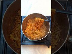 スパイシー韓国ヌードル ホットチキン味インスタントラーメン
