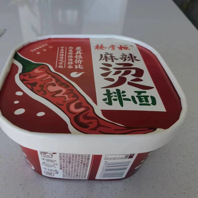 辛口 すぐ ヌードル ボウル カップ ヌードル 人工味や色素のない 素早く 簡単な食事