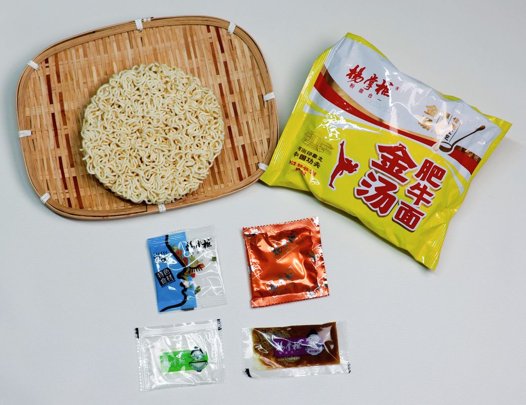 12ヶ月 保存期間 インスタントヌードル ゴールデンスープ 牛肉の味 最高の味の体験