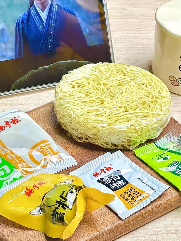 レメンヌードルの本格的な味 161g 配給サイズ チキン味 調味料