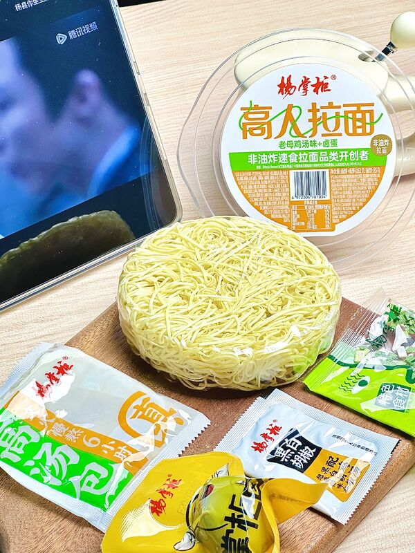 161g サービスサイズ インスタントヌードルスープ 辛口がない 準備済み 食品サービス産業のための便利な食事ソリューション