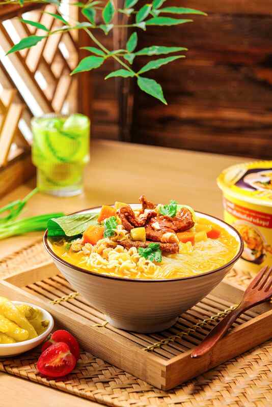 スパイシーカップヌードル 89g 12食パック インスタントラーメン 12ヶ月の賞味期限 小売店、レストラン、フードサービスに最適