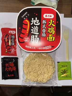 12ヶ月 保存期間 韓国 sausage ホットチキンヌードル 本物の韓国風味 インスタントヌードル