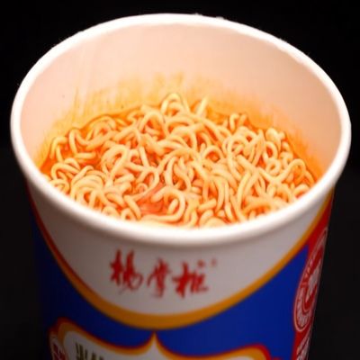 簡単に調理できる紙樽 包装された中国製の 快速バミシェリ 伝統的な調味料 新味